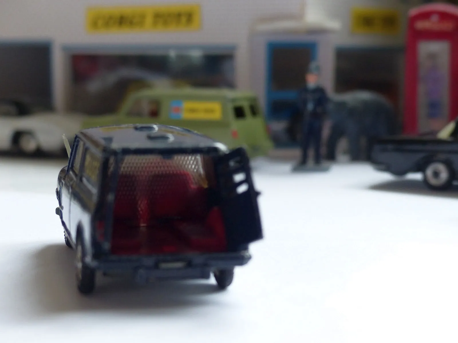 448 Police Minivan with normal wheels