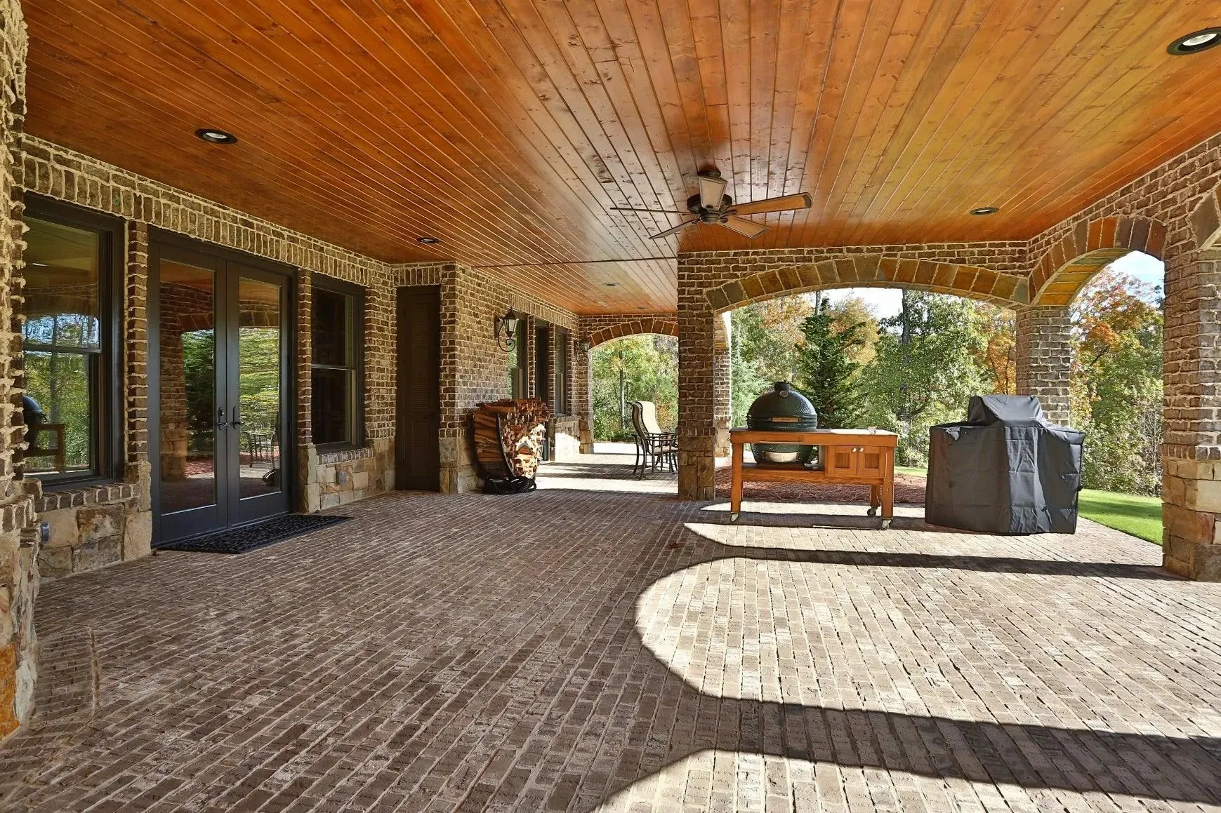 Elegant 3-Bedroom Home with Expansive Living Space