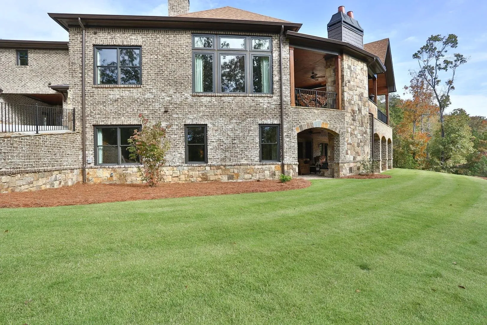 Elegant 3-Bedroom Home with Expansive Living Space
