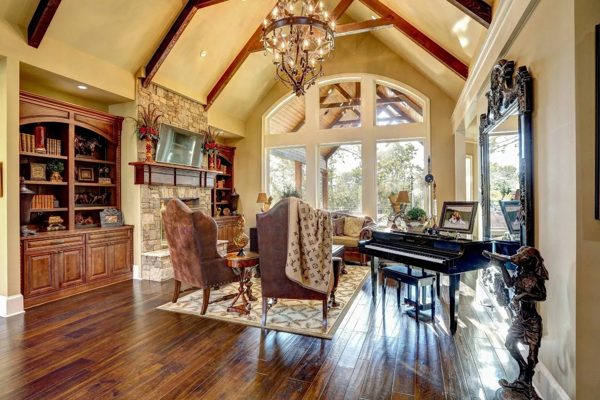 Elegant 3-Bedroom Home with Expansive Living Space