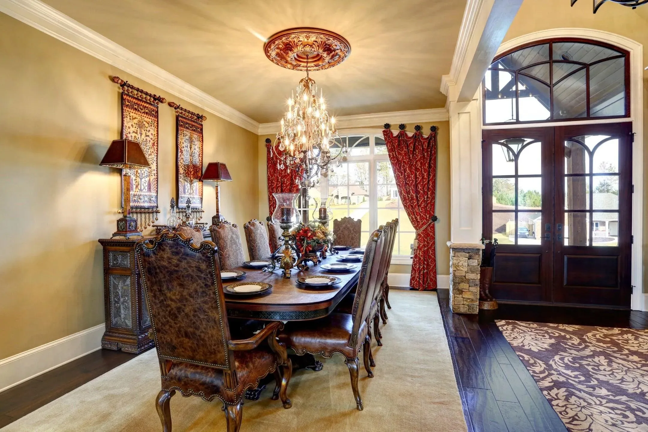 Elegant 3-Bedroom Home with Expansive Living Space