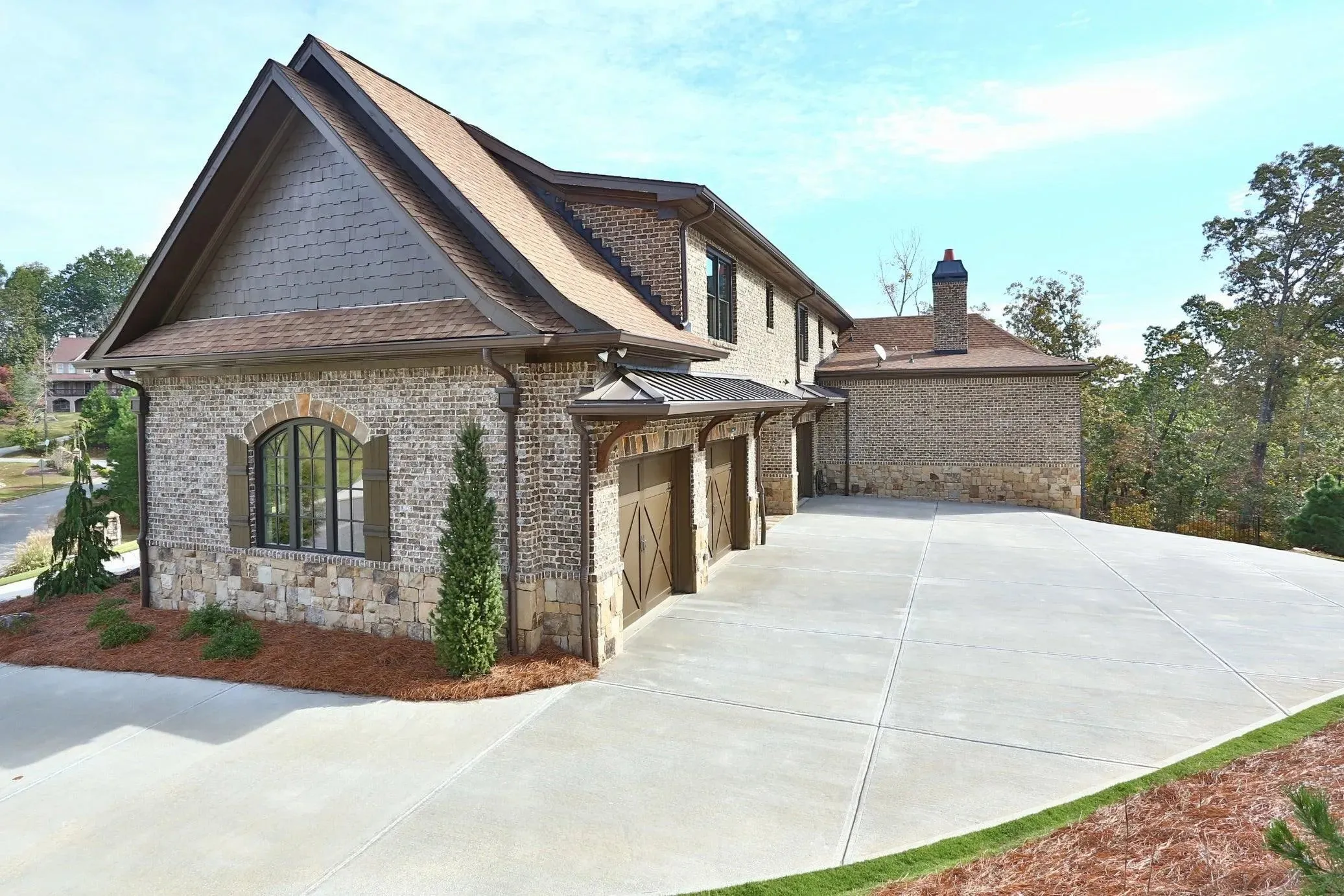Elegant 3-Bedroom Home with Expansive Living Space