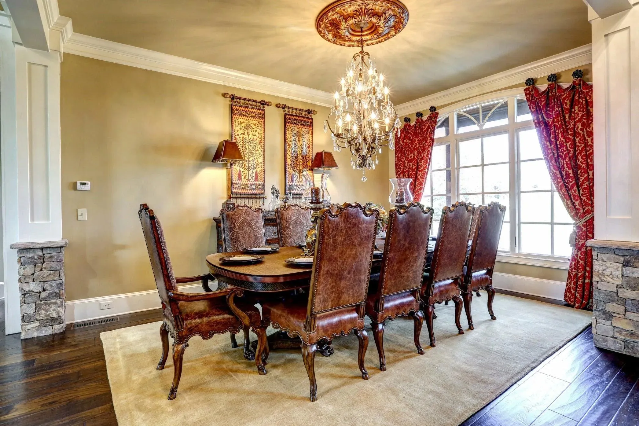 Elegant 3-Bedroom Home with Expansive Living Space