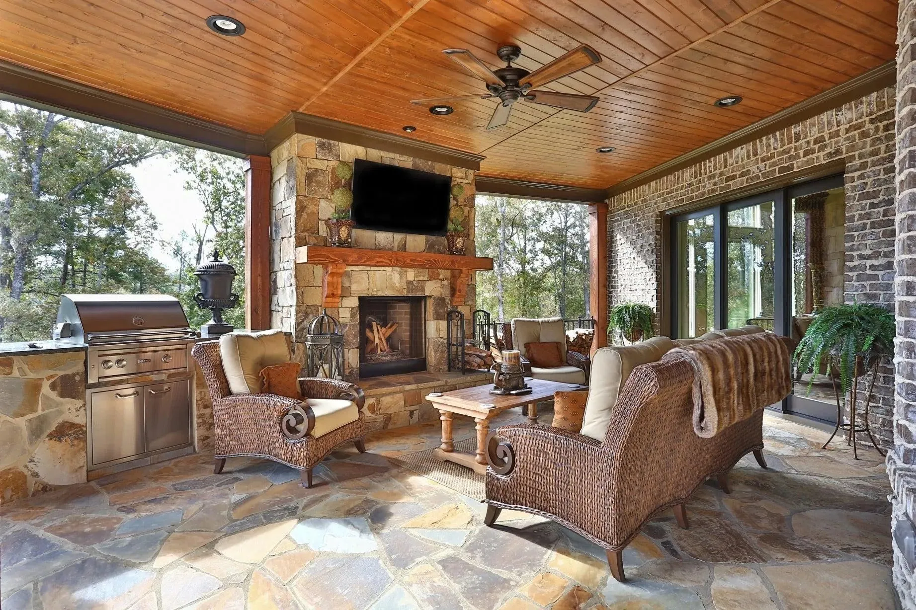 Elegant 3-Bedroom Home with Expansive Living Space