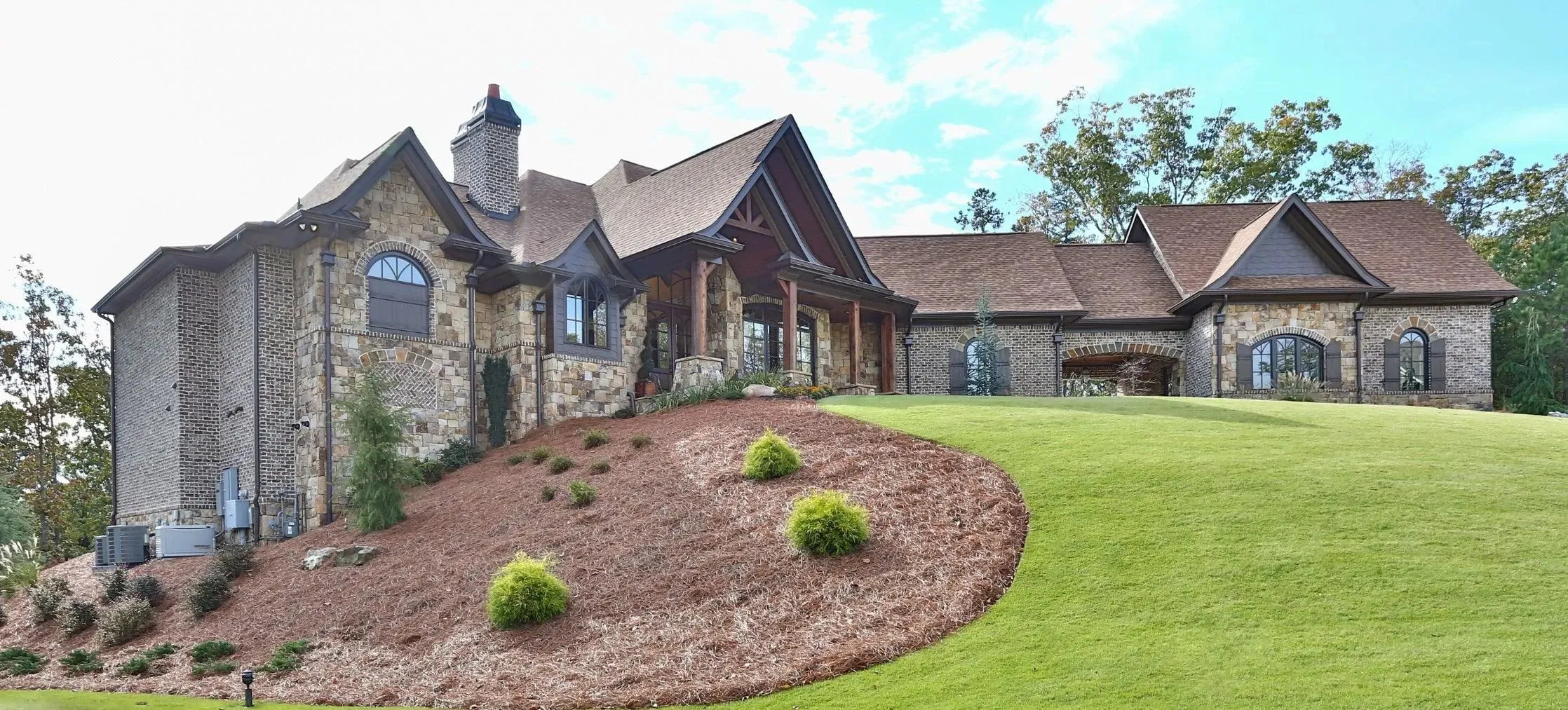 Elegant 3-Bedroom Home with Expansive Living Space