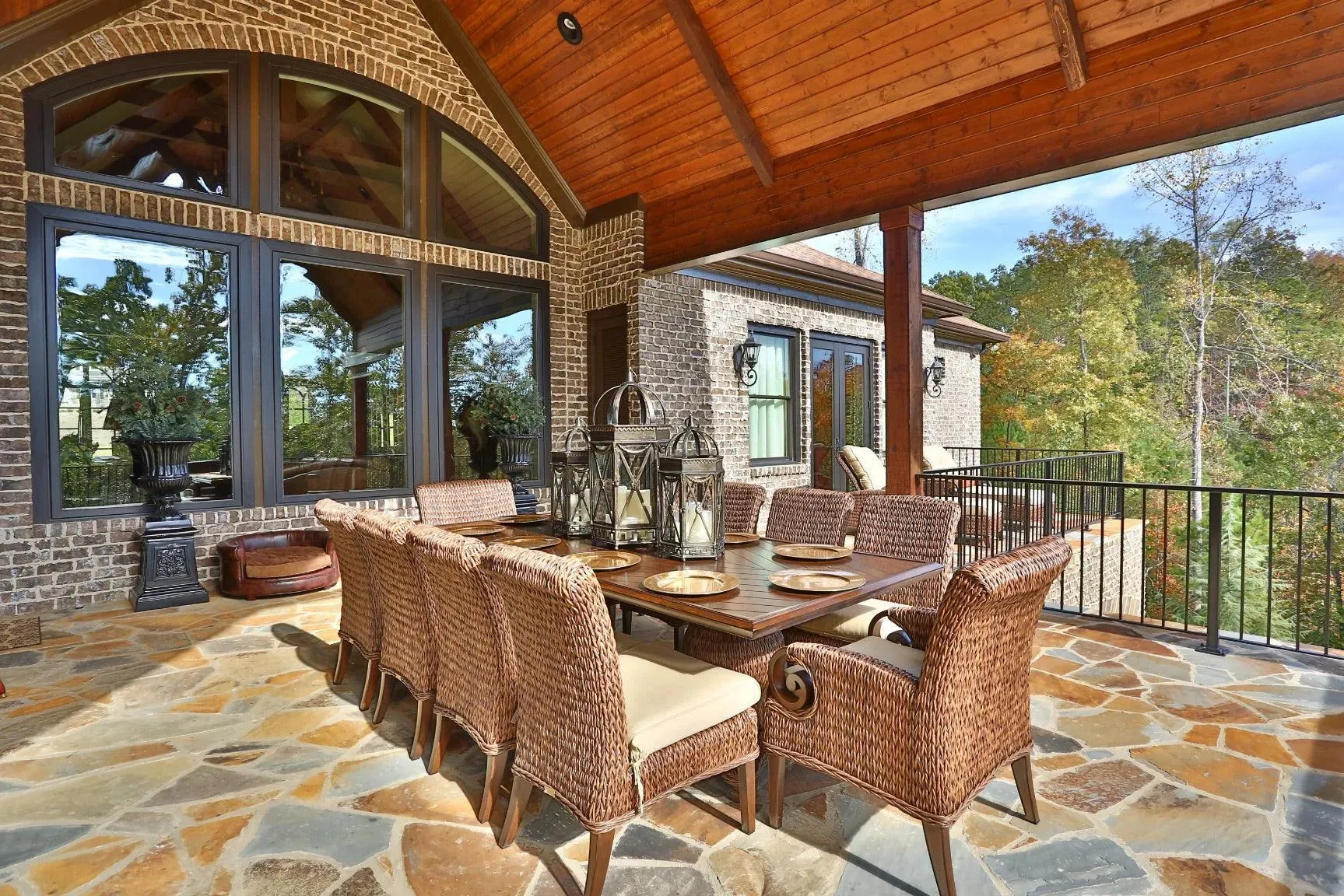 Elegant 3-Bedroom Home with Expansive Living Space