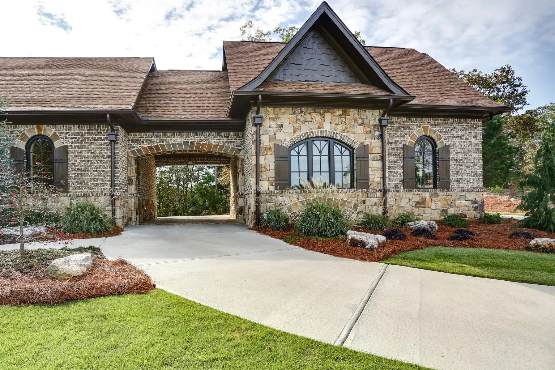 Elegant 3-Bedroom Home with Expansive Living Space