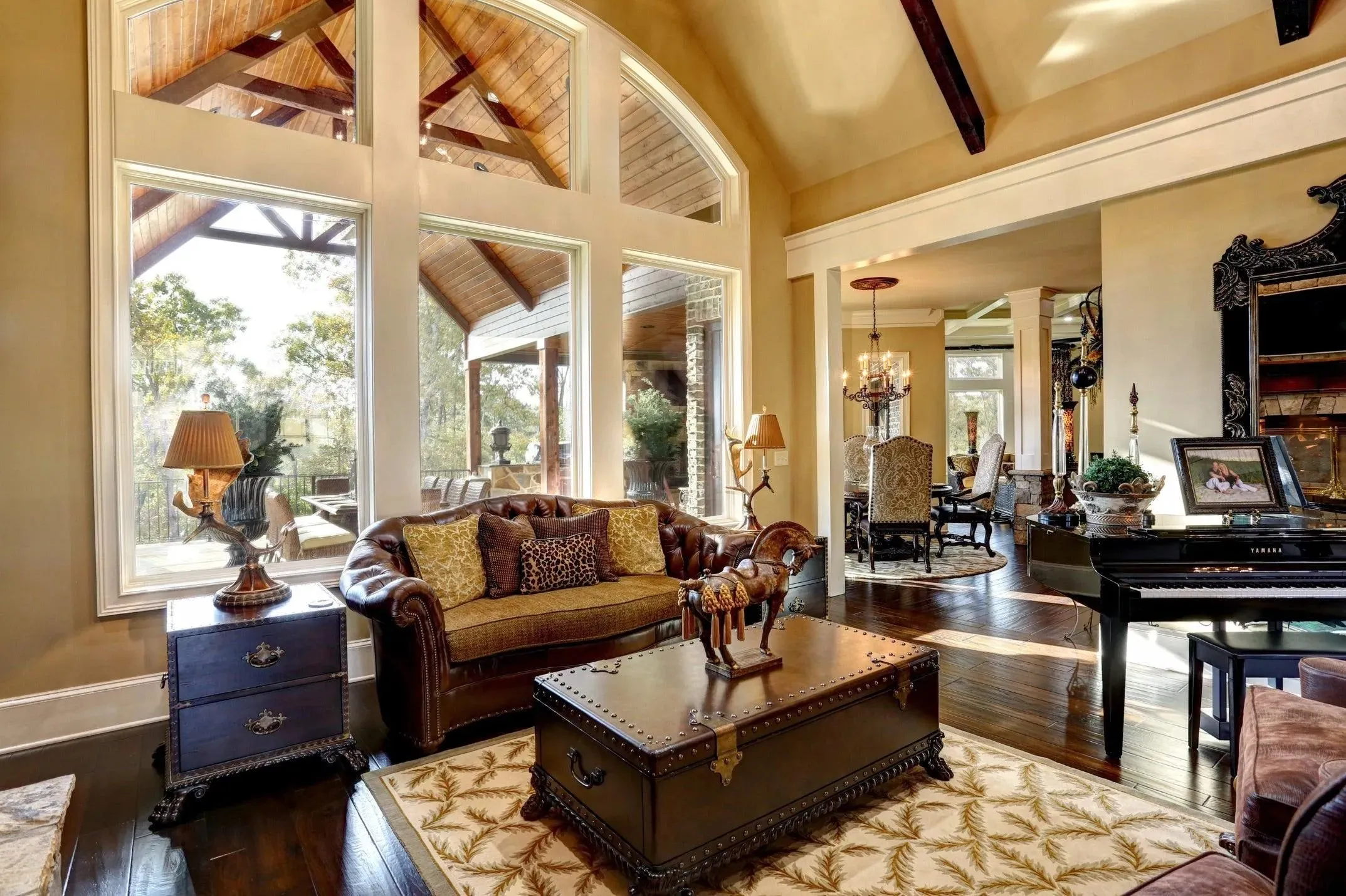 Elegant 3-Bedroom Home with Expansive Living Space