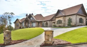 Elegant 3-Bedroom Home with Expansive Living Space