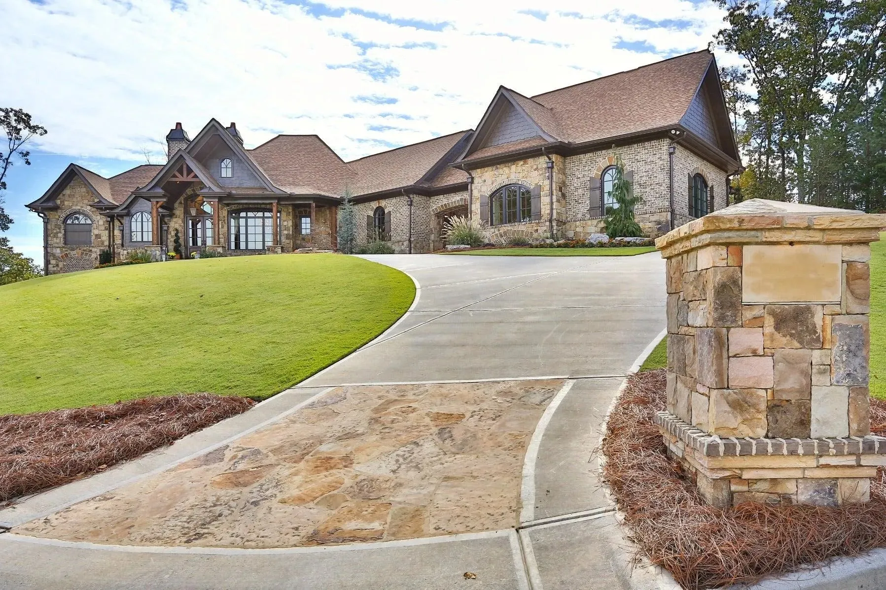 Elegant 3-Bedroom Home with Expansive Living Space