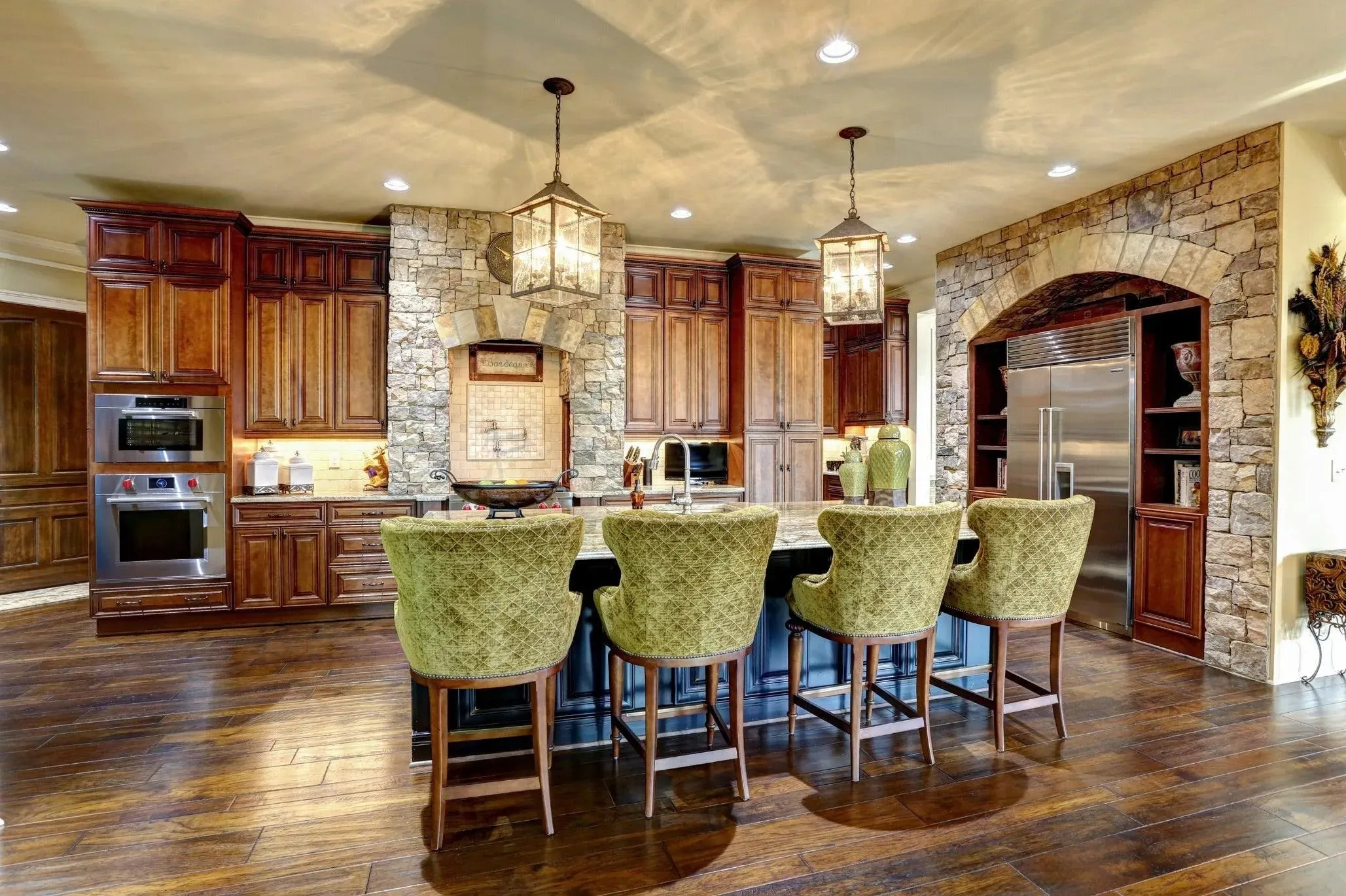 Elegant 3-Bedroom Home with Expansive Living Space