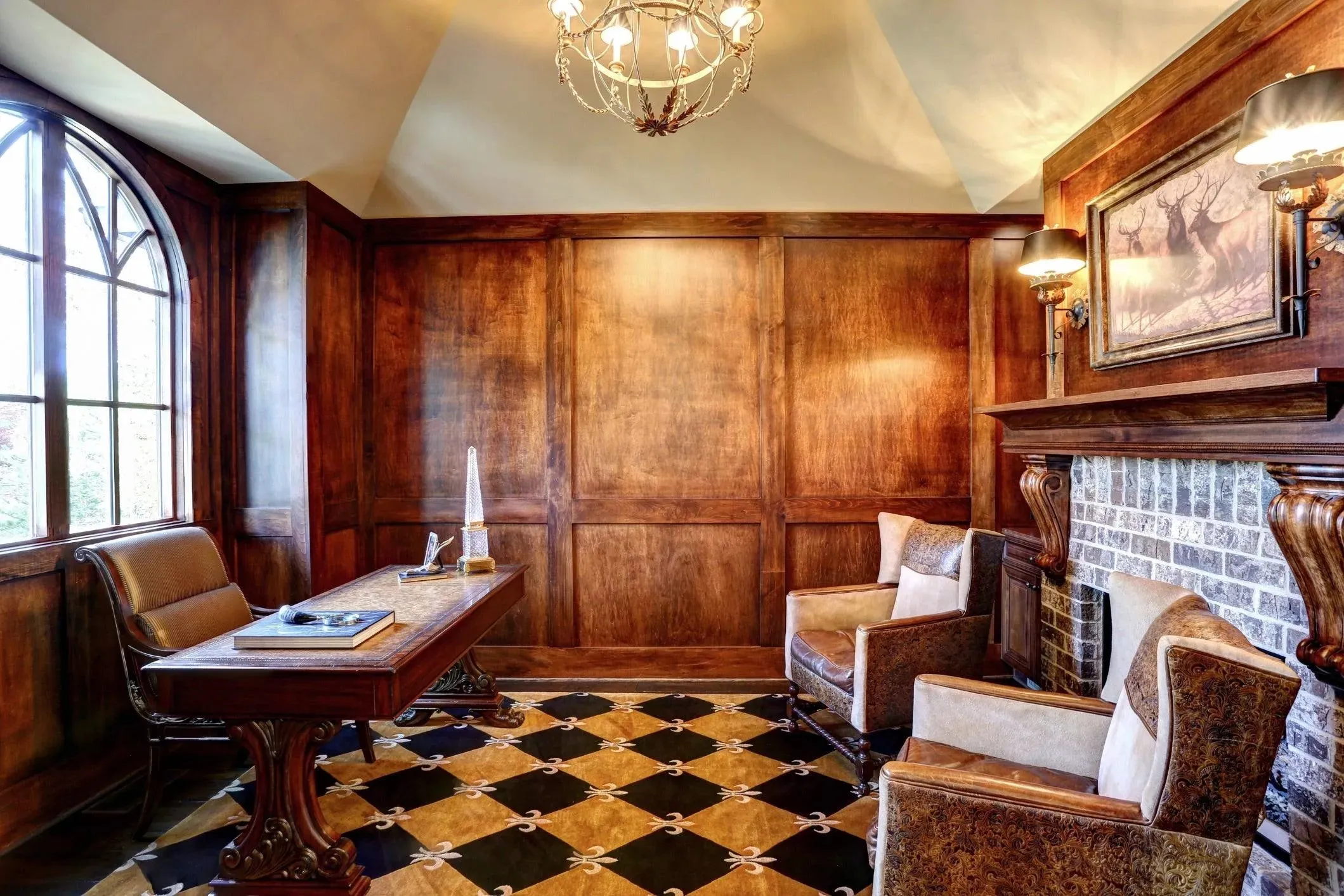 Elegant 3-Bedroom Home with Expansive Living Space