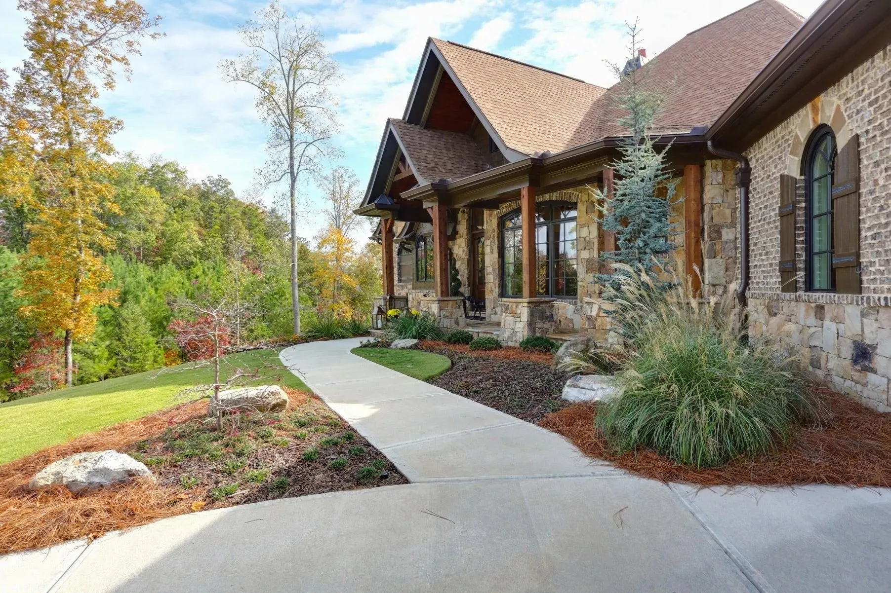 Elegant 3-Bedroom Home with Expansive Living Space