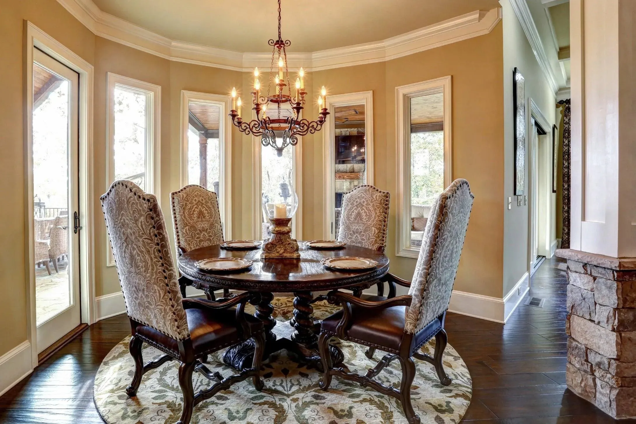 Elegant 3-Bedroom Home with Expansive Living Space