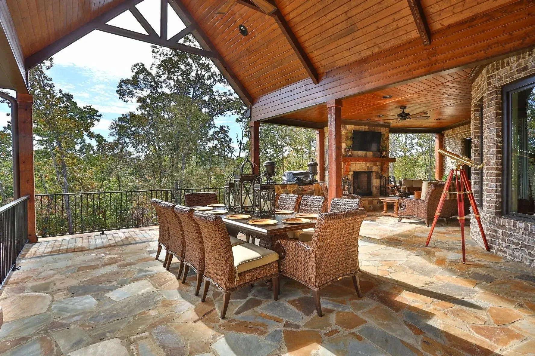 Elegant 3-Bedroom Home with Expansive Living Space
