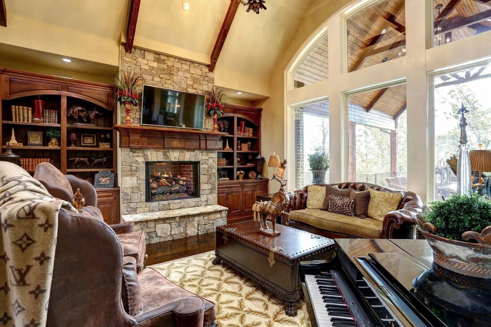 Elegant 3-Bedroom Home with Expansive Living Space