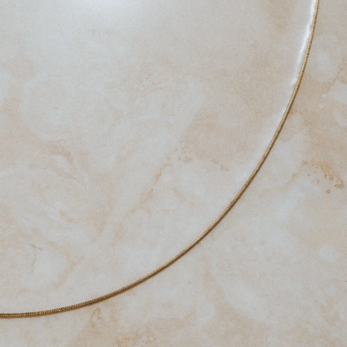 ROUND SNAKE CHAIN NECKLACE - 18K GOLD